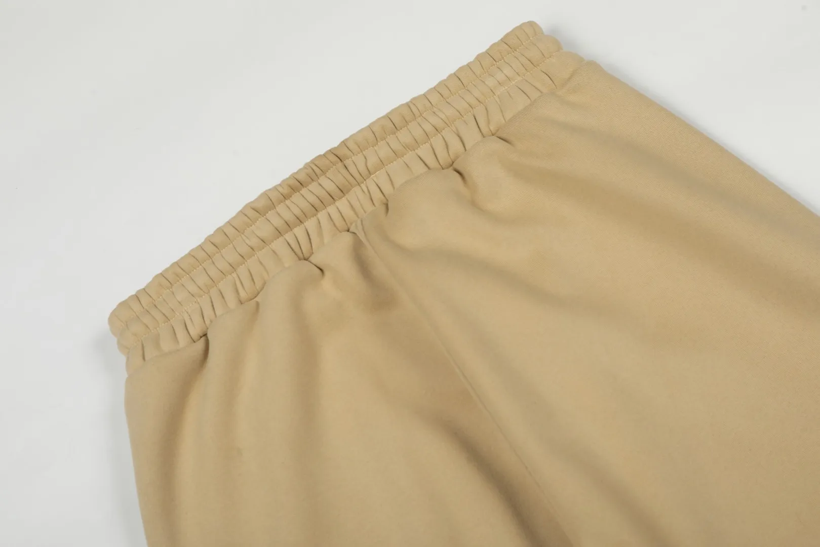 P230 💰 Top quality" Style number: T7005# [Ralph Lauren solid color pony embroidered logo thickened velvet legged trousers] ✅Ralph Lauren classic basic versatile unisex autumn and winter velvet legged trousers ✅Pure cotton high-gram thick velvet fabric The upper body is comfortable and warm ✅The version is restored to the original one The maximum size can be worn up to 180 pounds Loose, comfortable and stress-free ✅The upper body is simple and easy to wear ootd must-have. Good-looking clothes are never picky. A must-have in couples’ wardrobes. Size: S-XL. Color: Black, Gray, Navy Khaki.